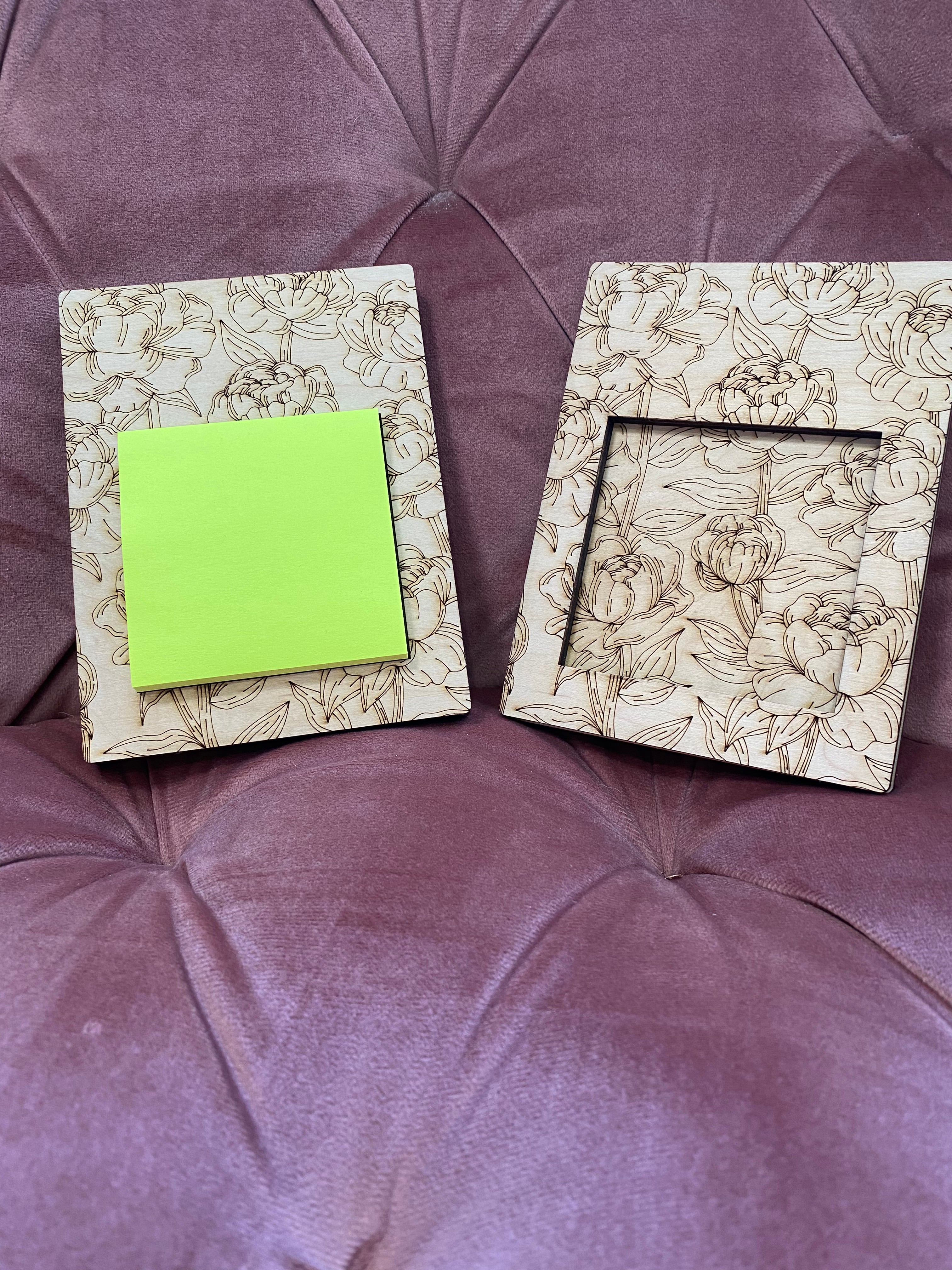 Floral sticky note holder